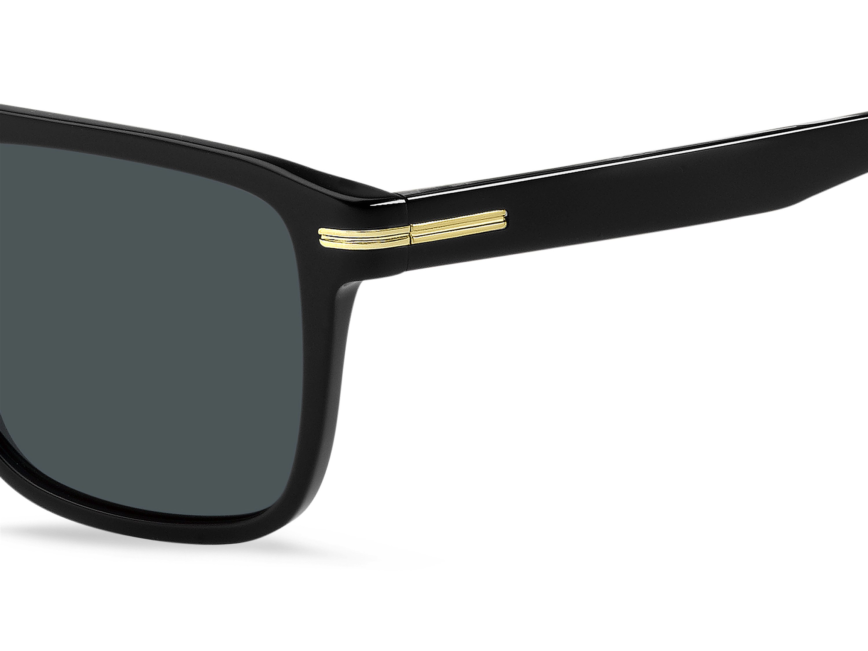 Das Bild zeigt die Sonnenbrille BOSS1599S 807 von der Marke BOSS in Schwarz.