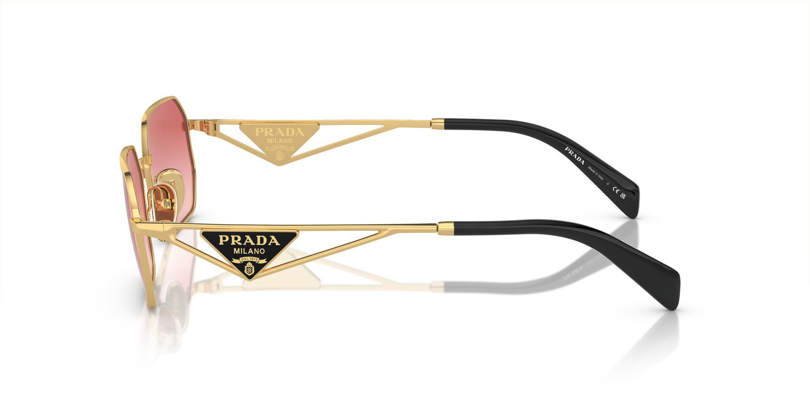 Das Bild zeigt die Sonnenbrille 0PR A51S 5AK40C von der Marke Prada in Gold.