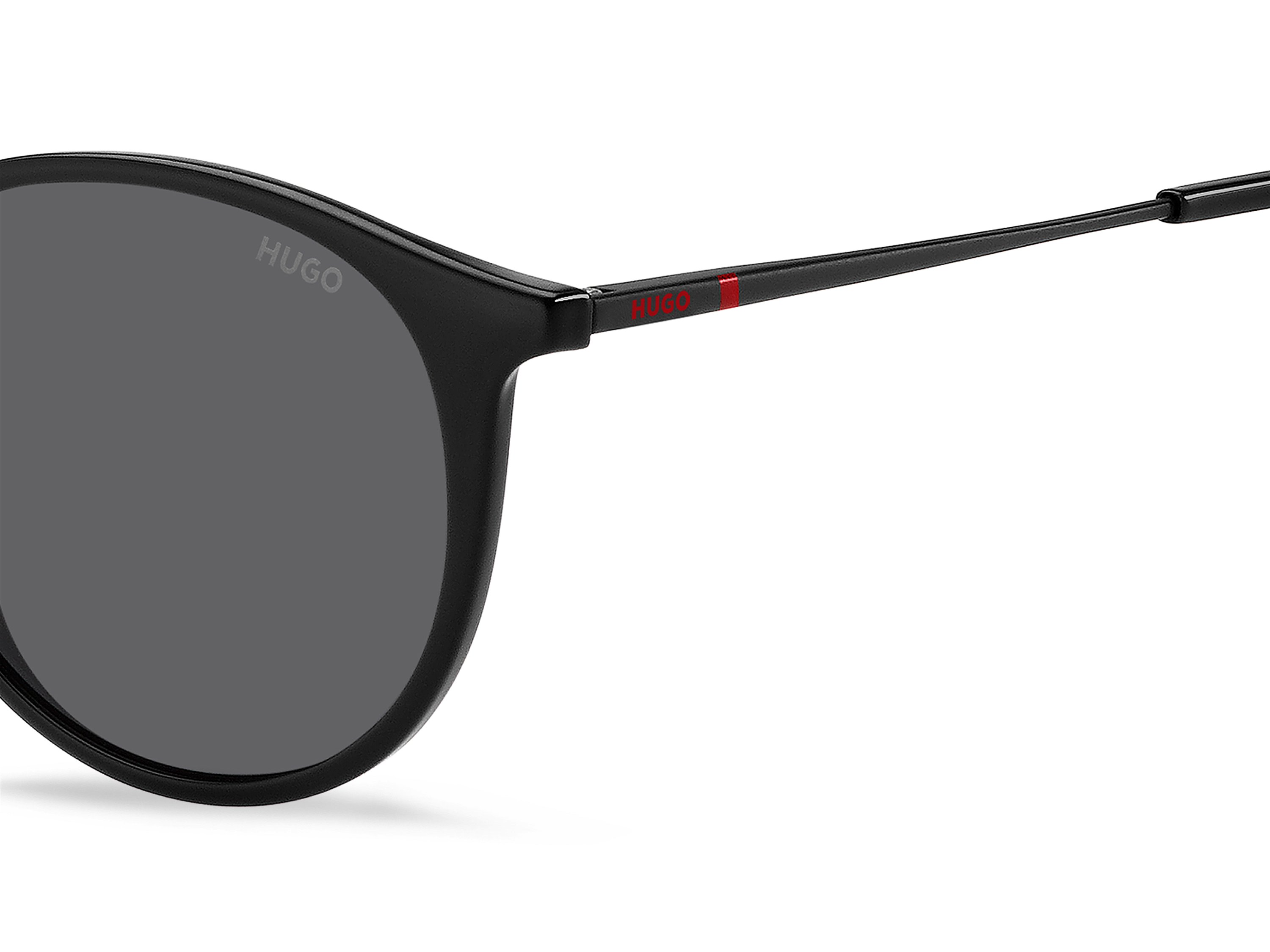 Das Bild zeigt die Sonnenbrille HG1286/S OIT von der Marke Hugo in schwarz/rot.