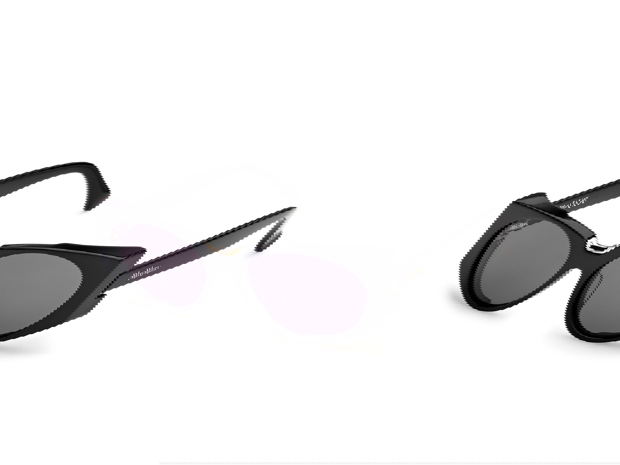 Das Bild zeigt die Sonnenbrille MM0160 von der Marke Max Mara in Schwarz.