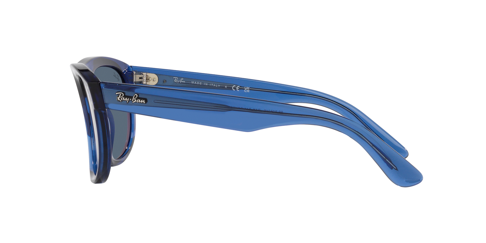 Das Bild zeigt die Sonnenbrille RBR0501S 67083A von der  Marke Ray Ban in dunkelblau transparent